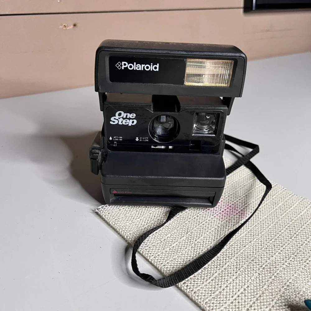 Polaroid OneStep‎ 600 Instant Film Camera Black with Built-in Flash Vintage